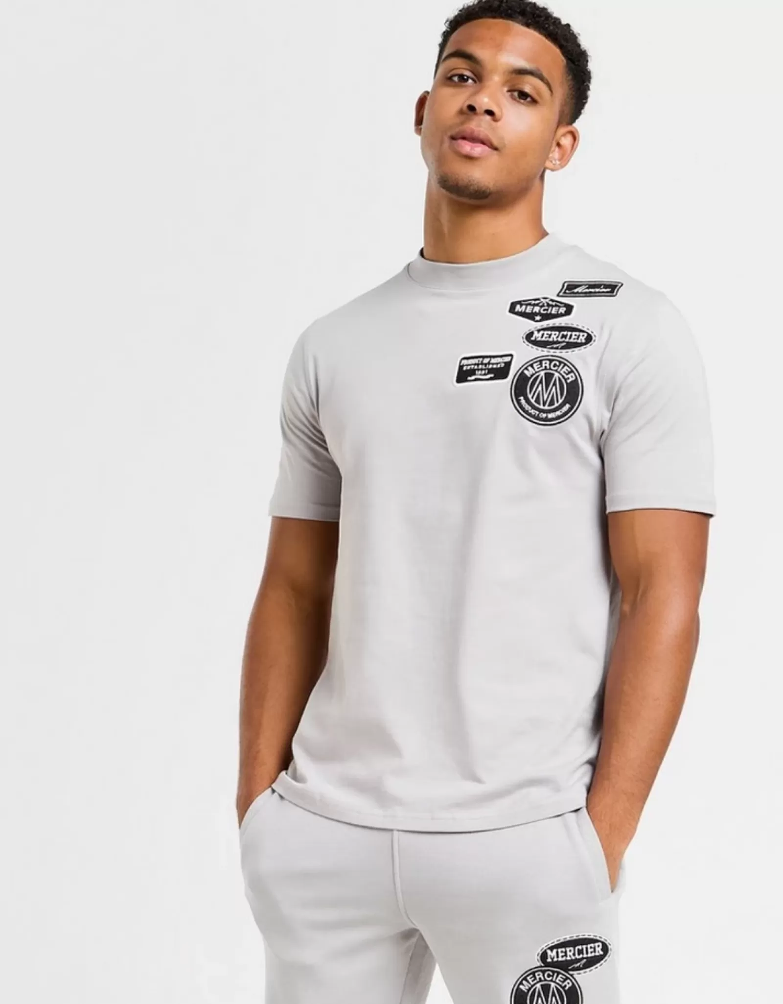 T-shirts>Mercier Kiesel grau Mono Abzeichen Tshirt