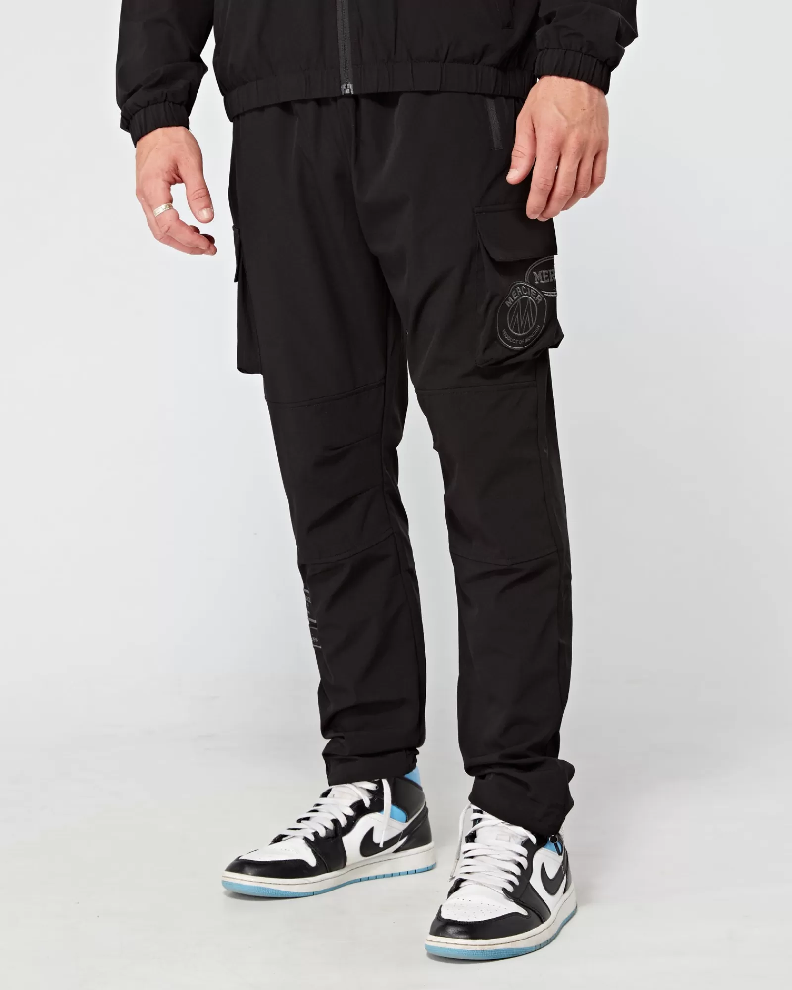 Windjacken & Cargohosen>Mercier Schwarze Cargohose mit Ton-in-Ton-Badge