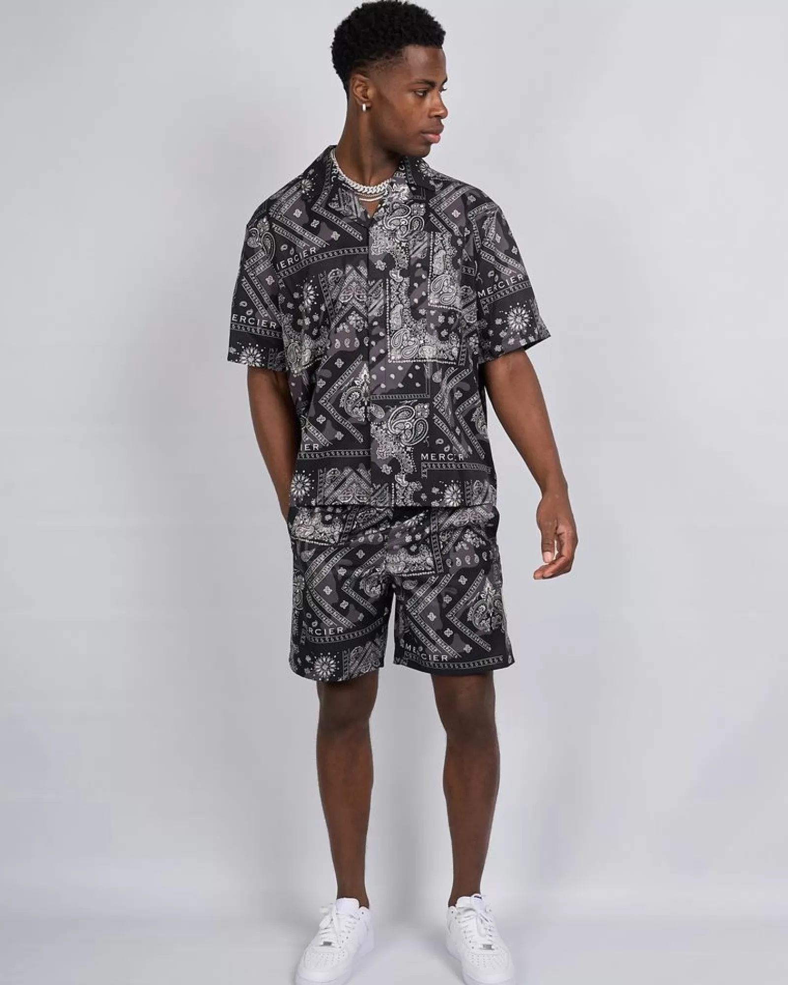Sommersets | Kurze Hose>Mercier Schwarze Paisley Resort Shorts
