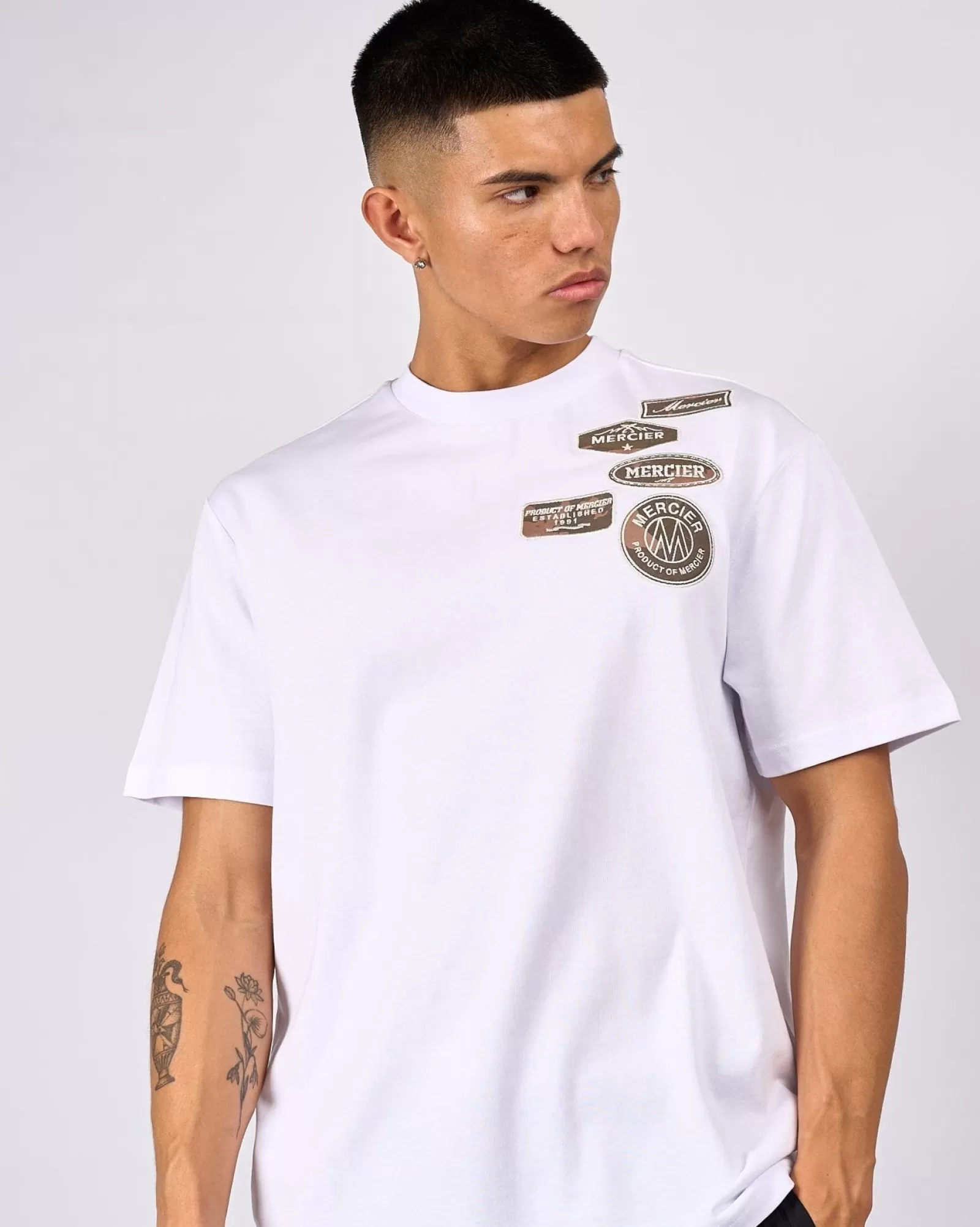 T-shirts>Mercier Weiße Camo und Abzeichen Tsirt